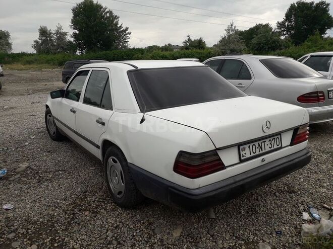 Mercedes E 260 1987, 189,000 km - 2.6 л - Bakı