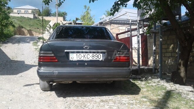 Mercedes E 220 1995, 282,000 km - 2.2 l - Bakı