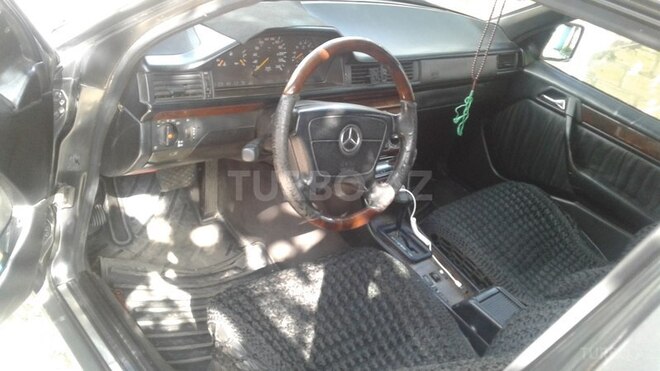 Mercedes E 220 1995, 282,000 km - 2.2 l - Bakı