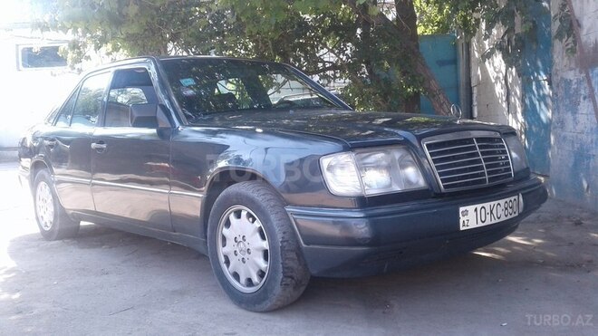 Mercedes E 220 1995, 282,000 km - 2.2 l - Bakı