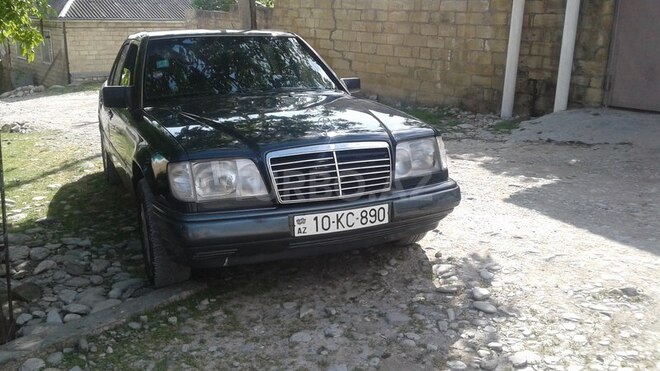 Mercedes E 220 1995, 282,000 km - 2.2 l - Bakı
