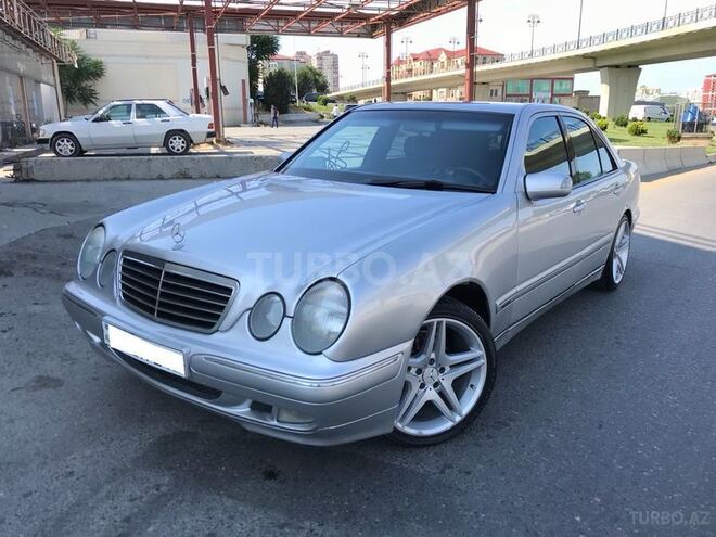 Mercedes E 220 2000, 256,000 km - 2.2 l - Bakı