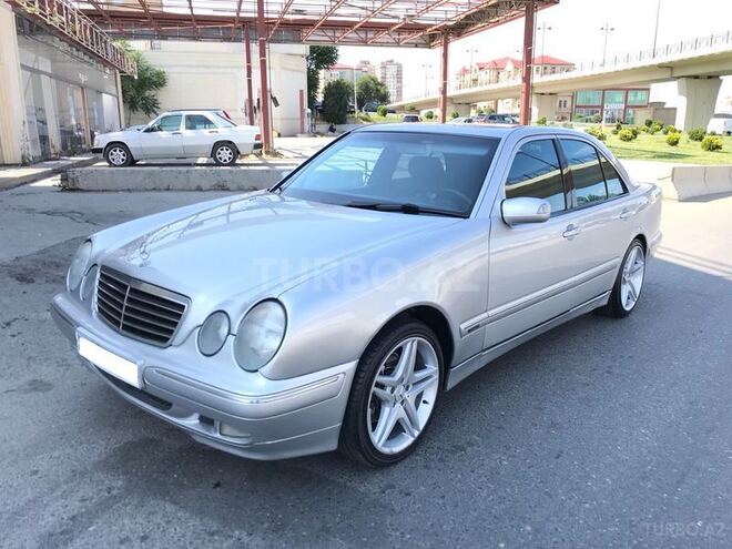 Mercedes E 220 2000, 256,000 km - 2.2 l - Bakı