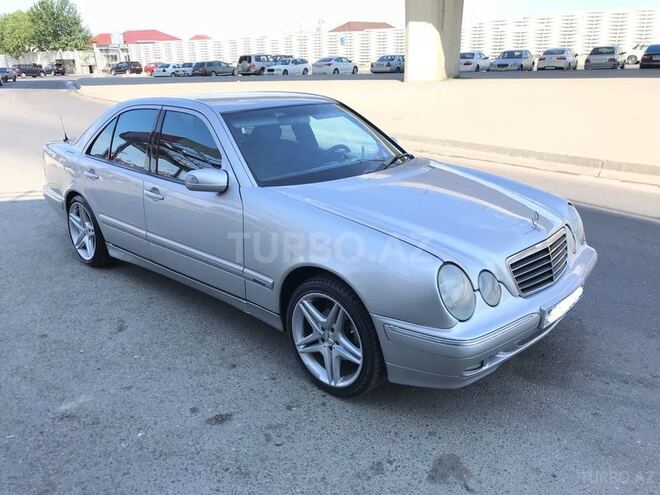 Mercedes E 220 2000, 256,000 km - 2.2 l - Bakı
