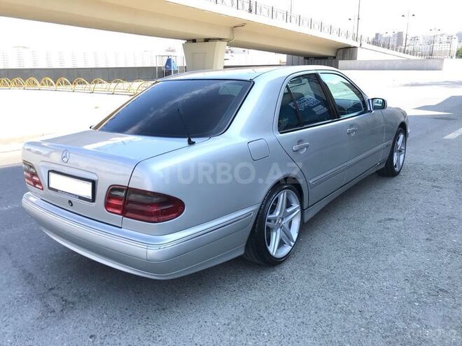Mercedes E 220 2000, 256,000 km - 2.2 l - Bakı