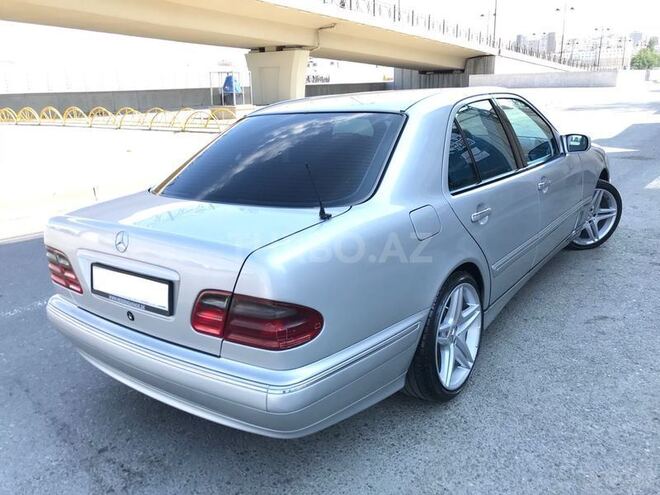 Mercedes E 220 2000, 256,000 km - 2.2 l - Bakı