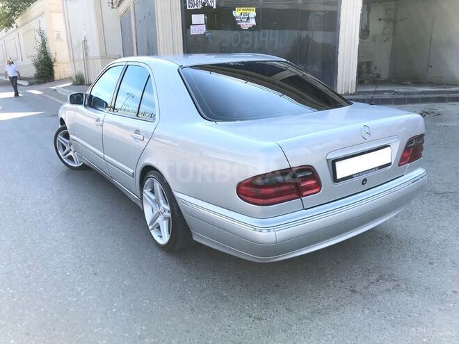 Mercedes E 220 2000, 256,000 km - 2.2 l - Bakı