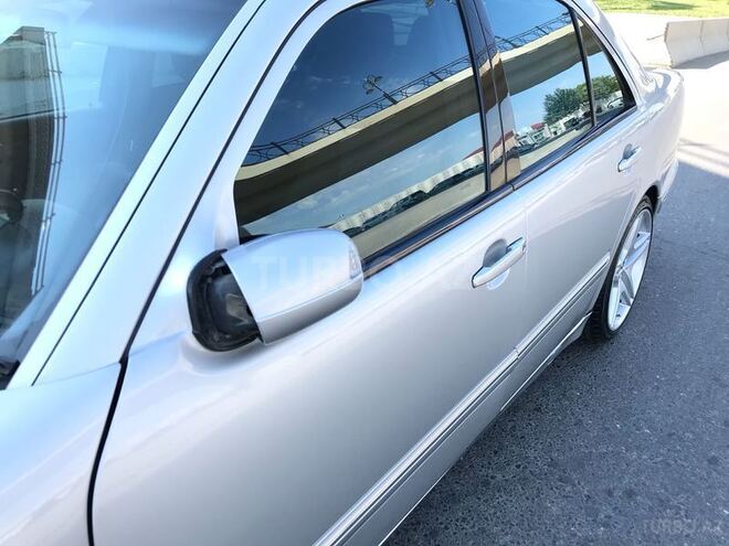 Mercedes E 220 2000, 256,000 km - 2.2 l - Bakı