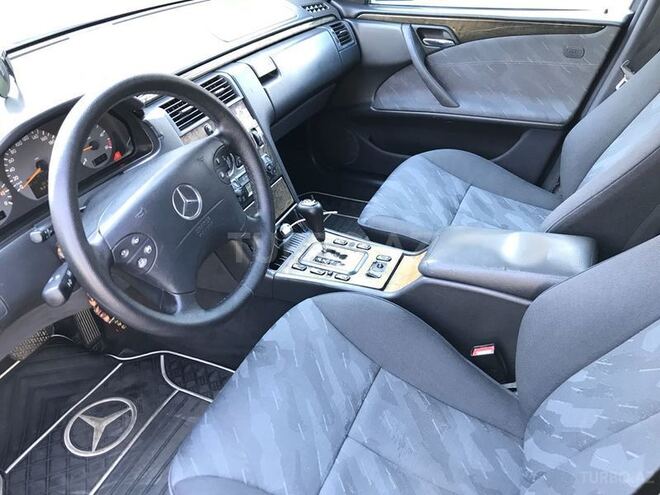 Mercedes E 220 2000, 256,000 km - 2.2 l - Bakı