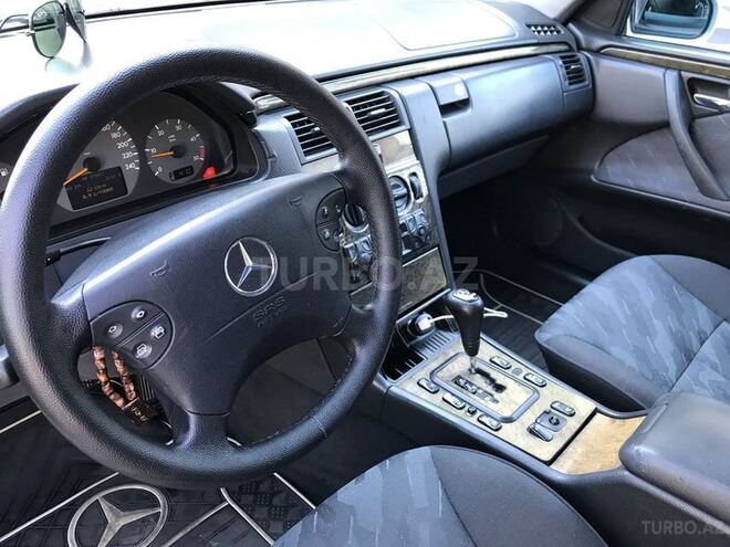 Mercedes E 220 2000, 256,000 km - 2.2 l - Bakı