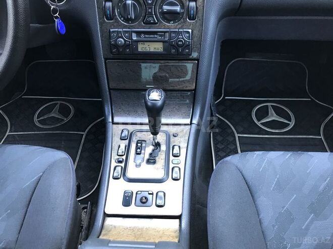 Mercedes E 220 2000, 256,000 km - 2.2 l - Bakı