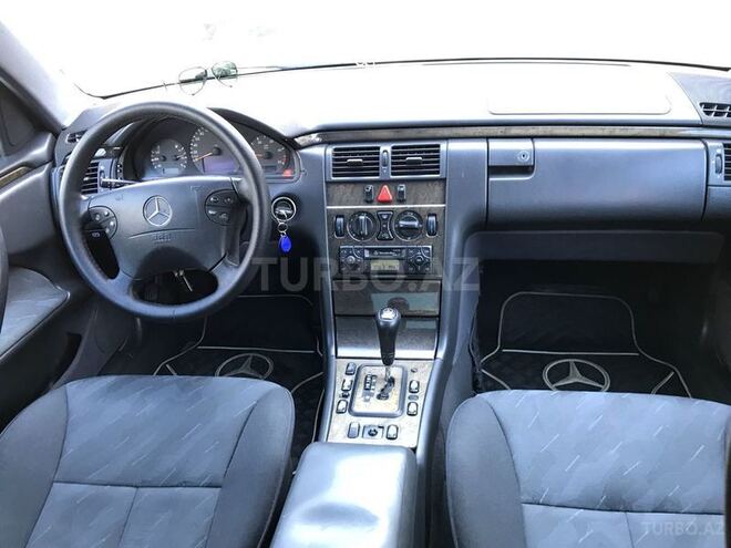 Mercedes E 220 2000, 256,000 km - 2.2 l - Bakı