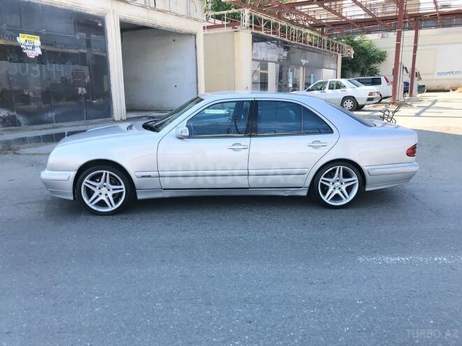 Mercedes E 220 2000, 256,000 km - 2.2 l - Bakı