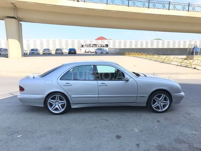 Mercedes E 220 2000, 256,000 km - 2.2 l - Bakı