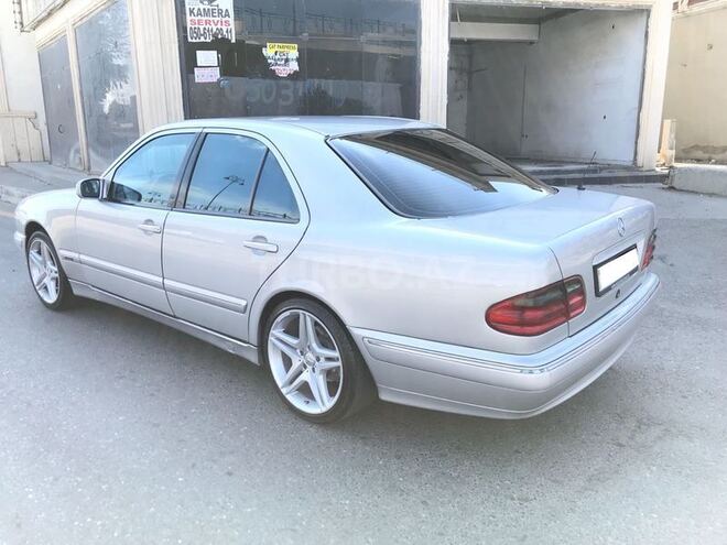 Mercedes E 220 2000, 256,000 km - 2.2 l - Bakı