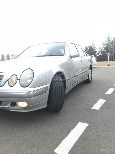Mercedes E 220 2001, 134,077 km - 2.2 l - Gəncə