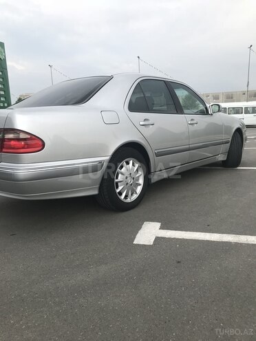 Mercedes E 220 2001, 134,077 km - 2.2 l - Gəncə