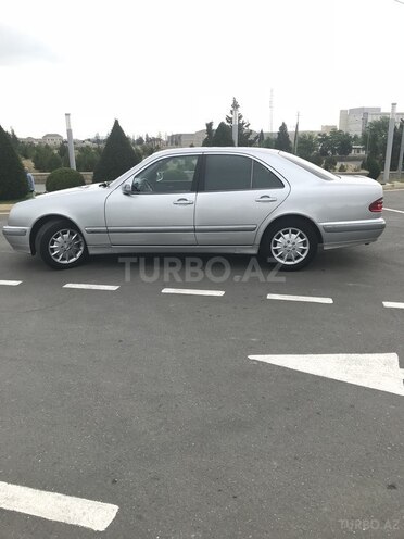 Mercedes E 220 2001, 134,077 km - 2.2 l - Gəncə