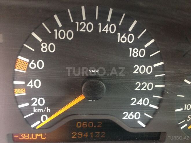 Mercedes E 240 1999, 290,000 km - 2.4 l - Bakı