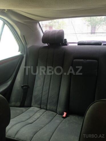 Mercedes E 240 1999, 290,000 km - 2.4 l - Bakı