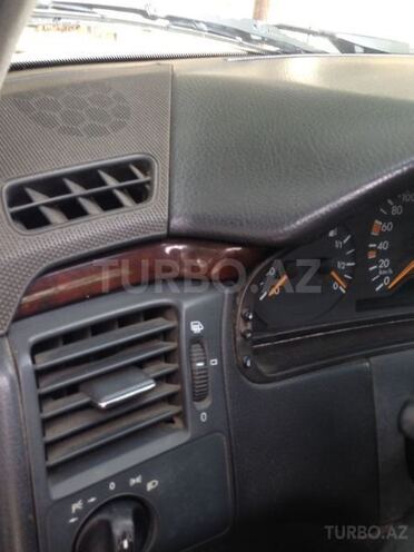 Mercedes E 240 1999, 290,000 km - 2.4 l - Bakı