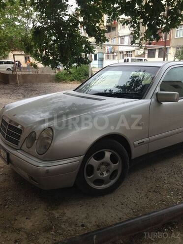 Mercedes E 240 1999, 290,000 km - 2.4 l - Bakı