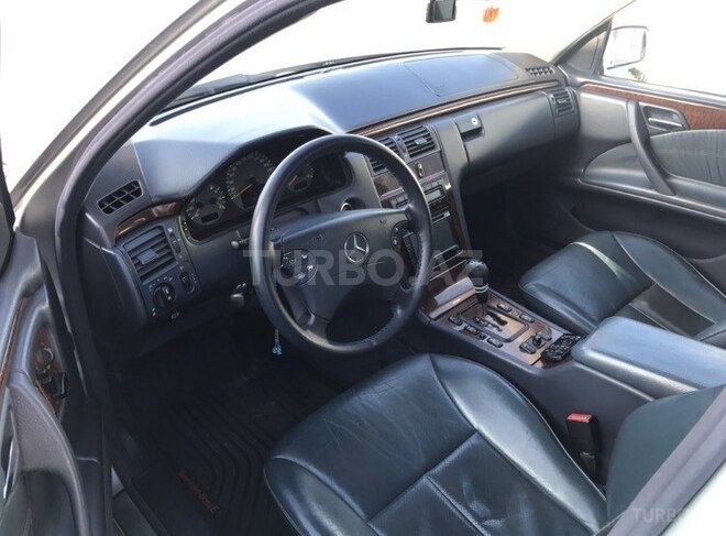 Mercedes E 320 2000, 334,500 km - 3.2 л - Bakı