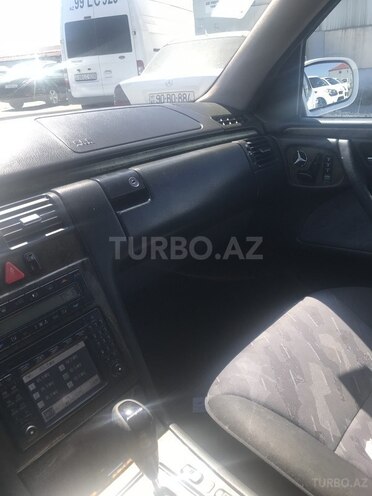 Mercedes E 240 2001, 250,000 km - 2.6 l - Bakı