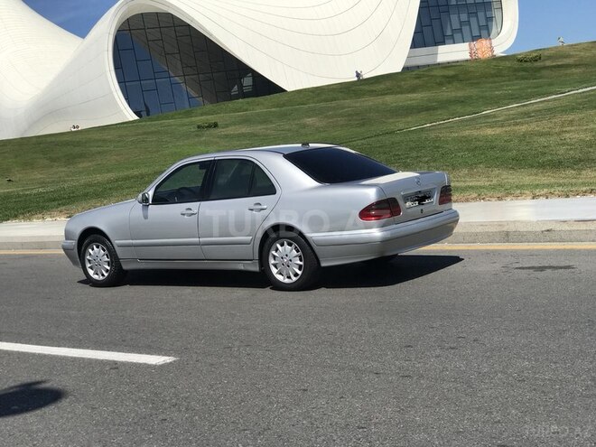 Mercedes E 220 2000, 280,000 km - 2.2 l - Bakı