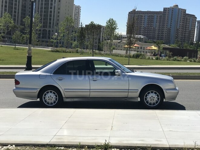 Mercedes E 220 2000, 280,000 km - 2.2 l - Bakı