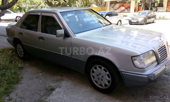 Mercedes E 220 1993, 371,000 km - 2.2 l - Bakı