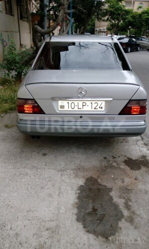 Mercedes E 220 1993, 371,000 km - 2.2 l - Bakı