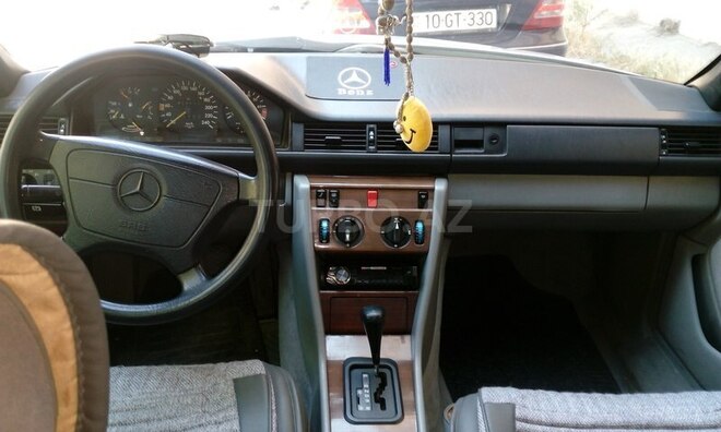 Mercedes E 220 1993, 371,000 km - 2.2 l - Bakı