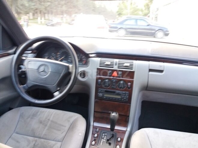 Mercedes E 230 1997, 310,000 km - 2.3 l - Xırdalan