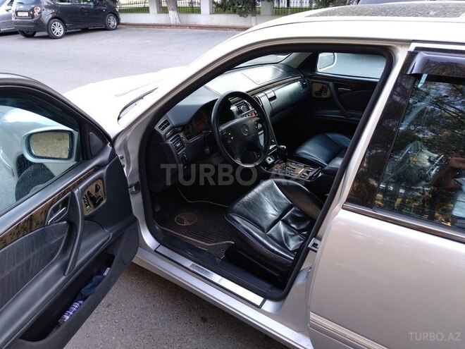 Mercedes E 320 2000, 334,000 km - 3.2 l - Bakı
