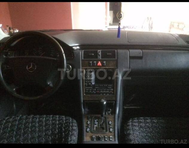 Mercedes E 260 1999, 115,500 km - 0.9 l - Şəki