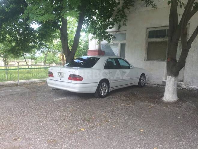 Mercedes E 260 1999, 115,500 km - 0.9 l - Şəki