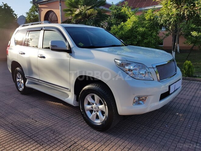 Toyota Prado 2013, 80,000 km - 2.7 l - Zaqatala