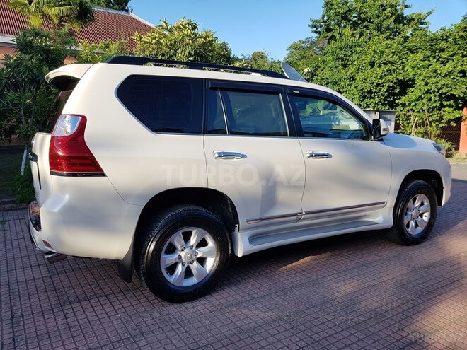 Toyota Prado 2013, 80,000 km - 2.7 l - Zaqatala