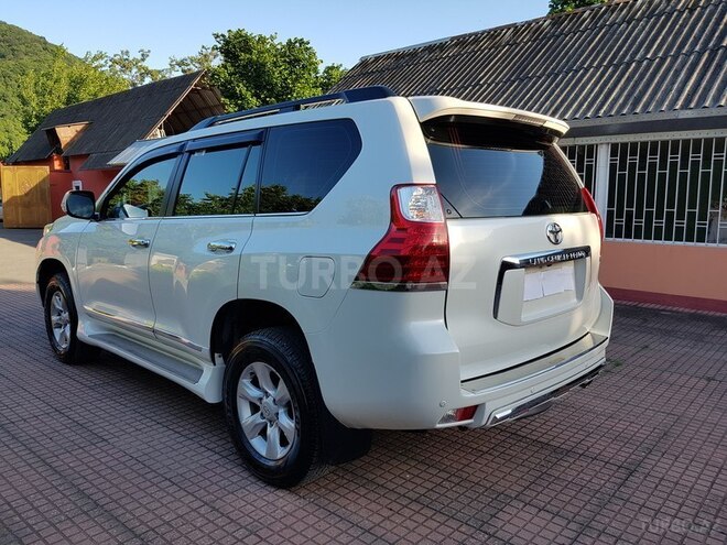 Toyota Prado 2013, 80,000 km - 2.7 l - Zaqatala