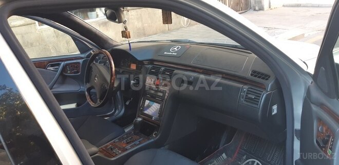 Mercedes E 240 2000, 148,000 km - 2.4 л - Bakı