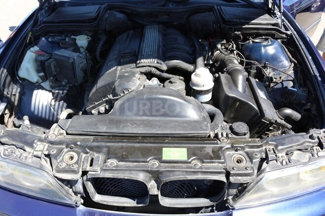 BMW 523 1999, 331,550 km - 2.5 l - Bakı