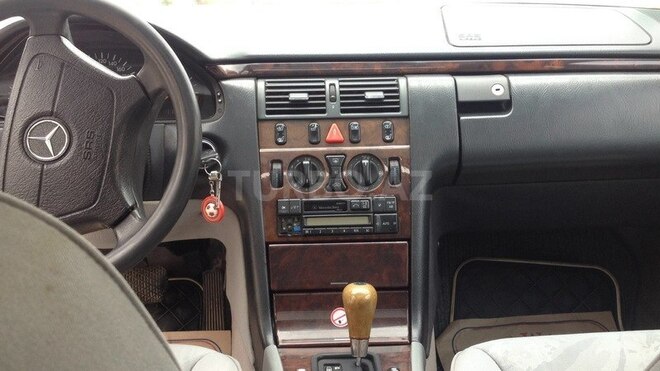 Mercedes E 230 1996, 220,208 km - 2.3 l - Bakı