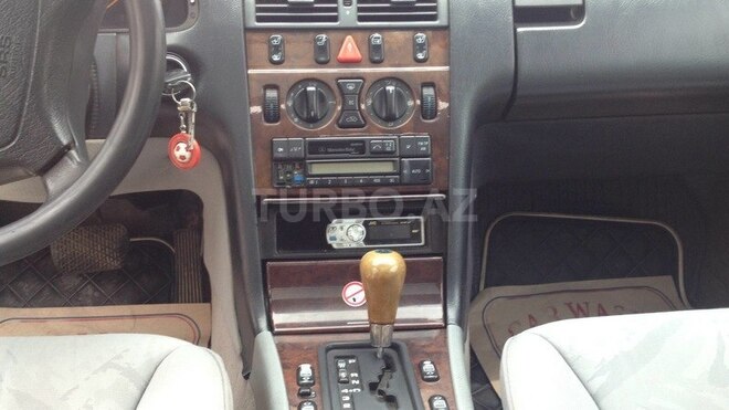 Mercedes E 230 1996, 220,208 km - 2.3 l - Bakı