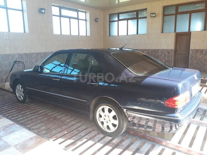 Mercedes E 200 2001, 182,000 km - 2.0 l - Gəncə