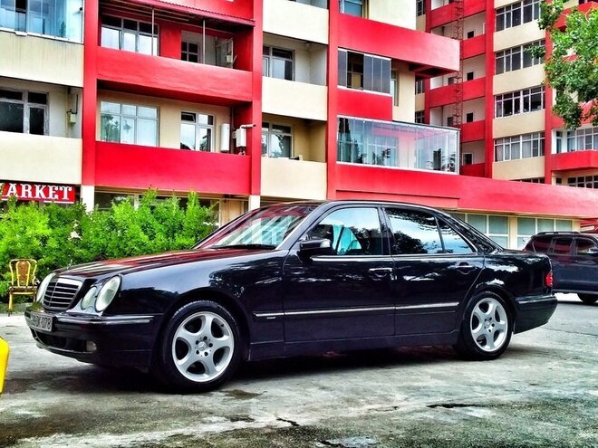 Mercedes E 320 2000, 198,000 km - 3.2 л - Bakı