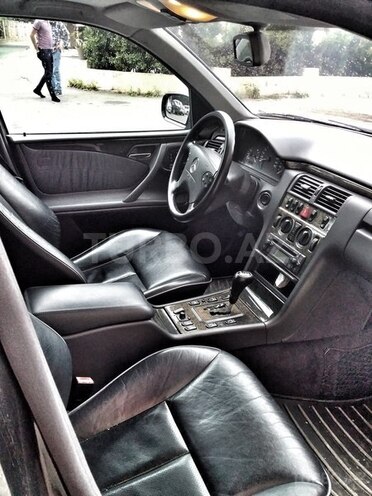 Mercedes E 320 2000, 198,000 km - 3.2 л - Bakı