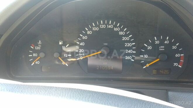 Mercedes E 200 2001, 210,000 km - 2.0 л - Bakı