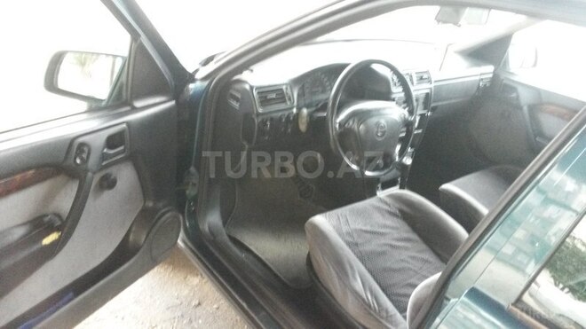 Opel Vectra 1994, 298,000 km - 2.0 l - Gəncə