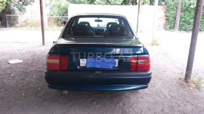 Opel Vectra 1994, 298,000 km - 2.0 l - Gəncə